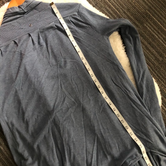 Lululemon Universal Wrap - Picture 13 of 16